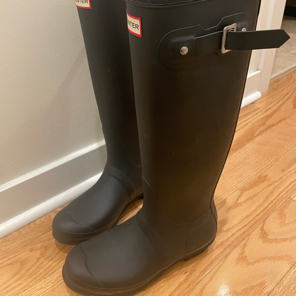 Like New Hunter Black Rain Boots